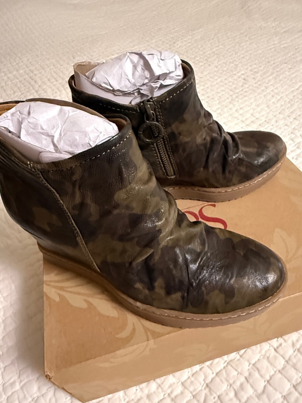 NWT Sofft  Siri Aqua Soft Olive Camo Ankle Boot - Picture 5 of 9
